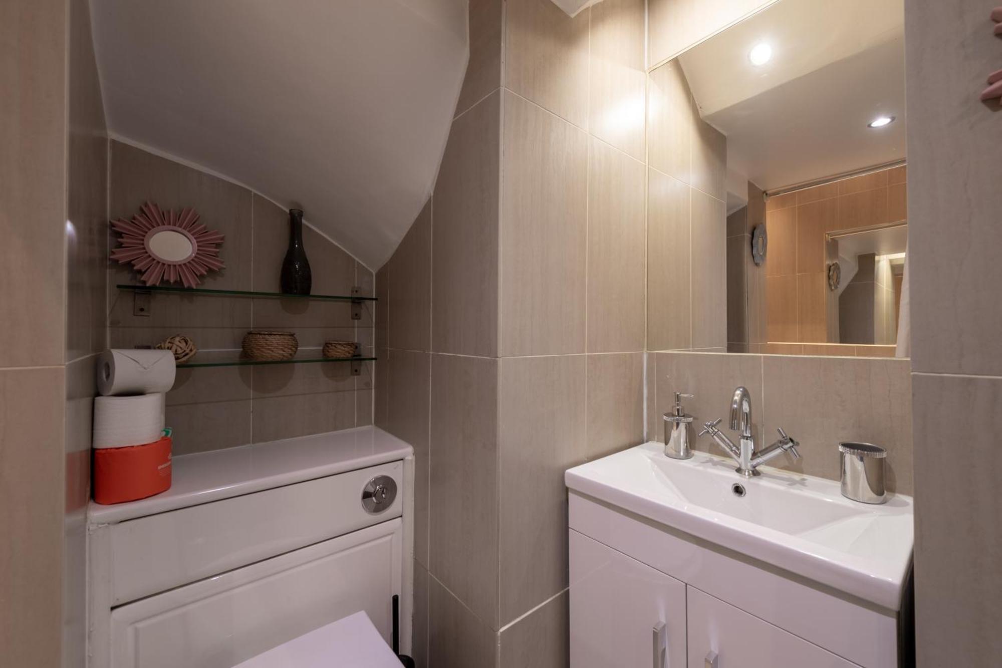 Spacious Comfy 2Br Flat Лондон Екстер'єр фото