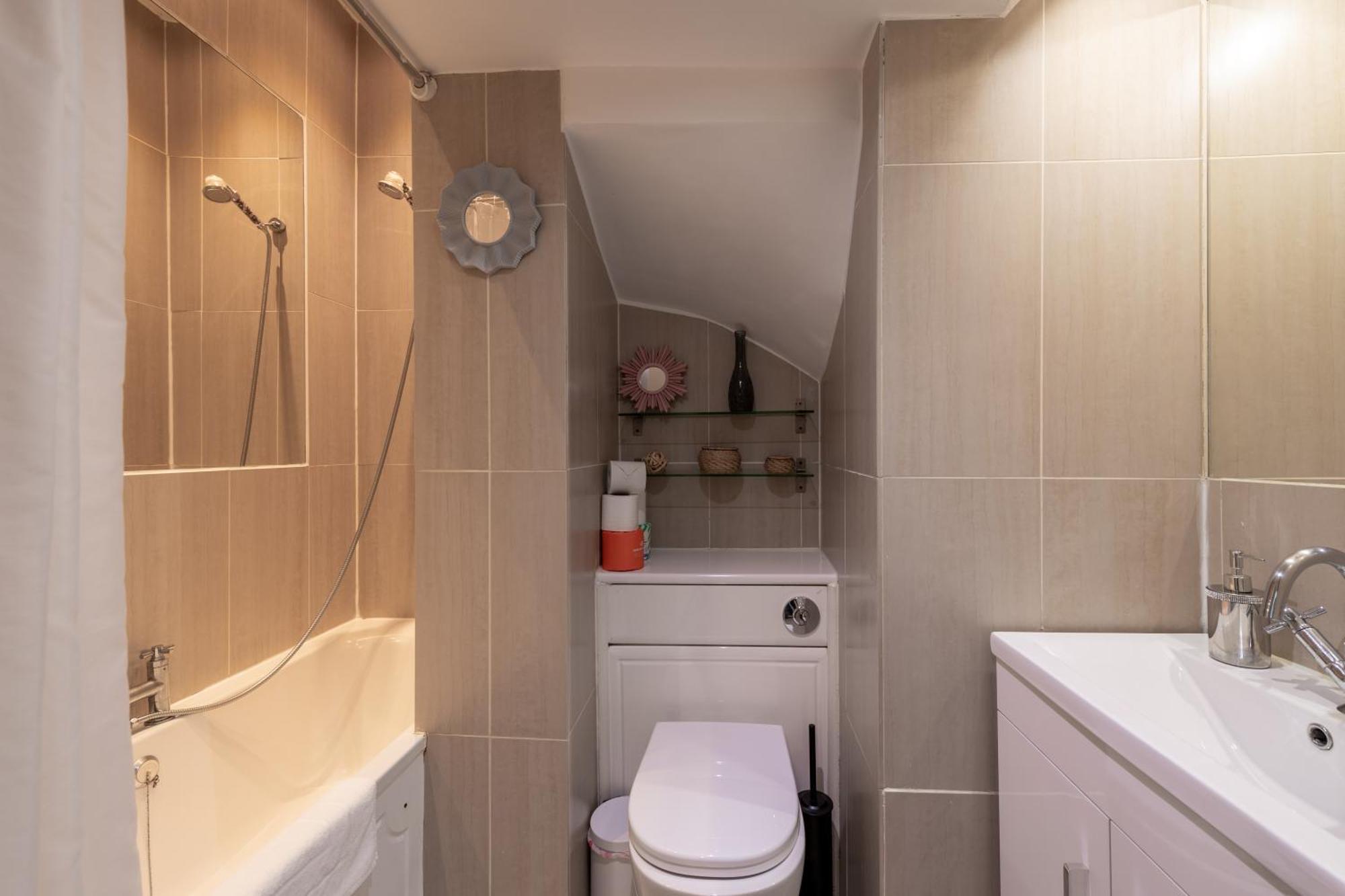 Spacious Comfy 2Br Flat Лондон Екстер'єр фото